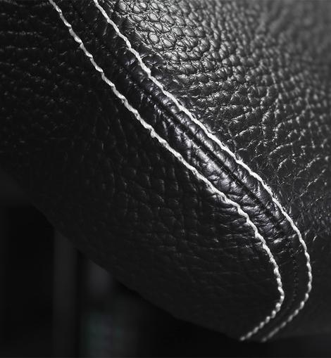 Ffittech FS22B Commercial Flat Bench close up of upholstery